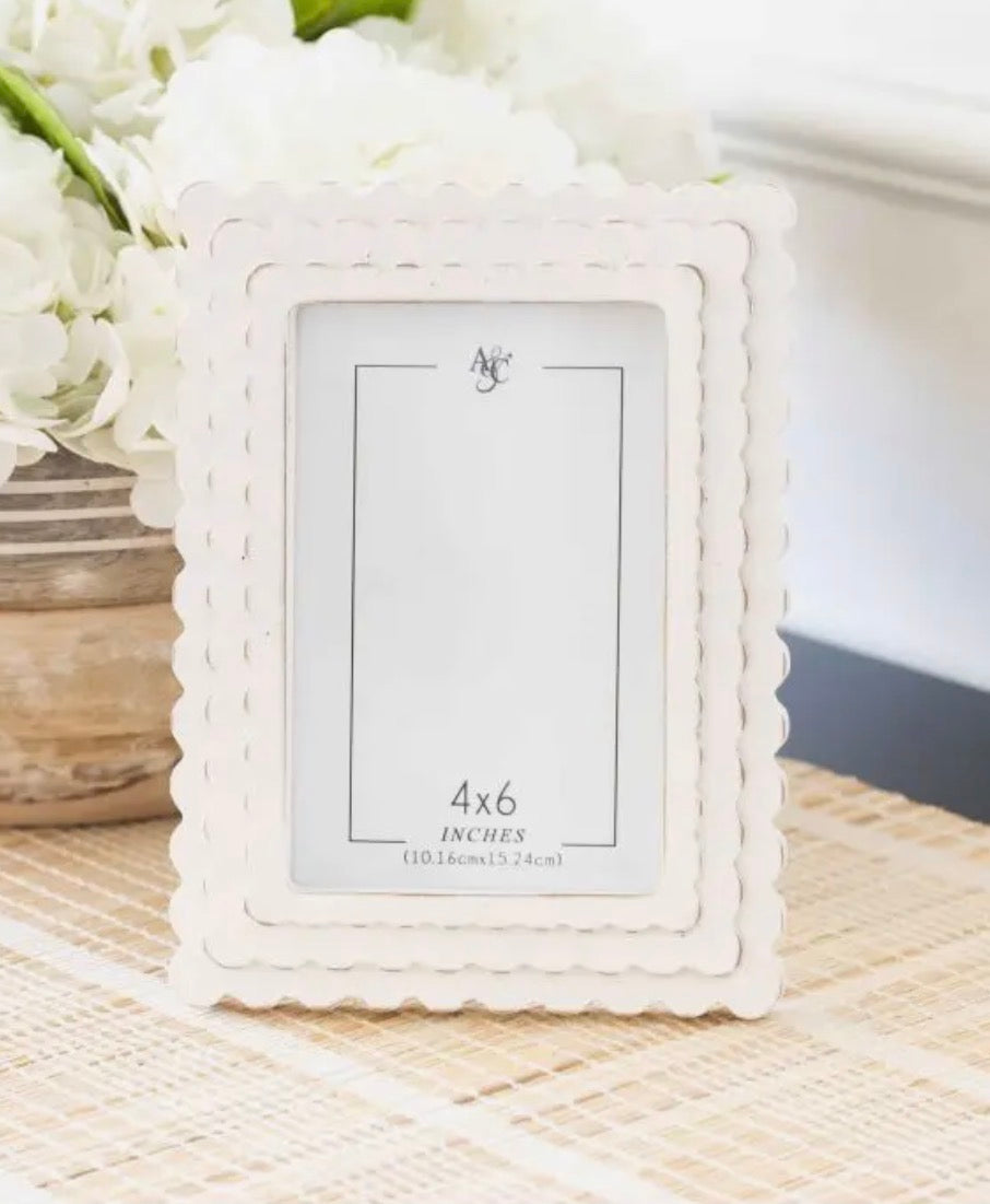 White Scalloped Photo Frame