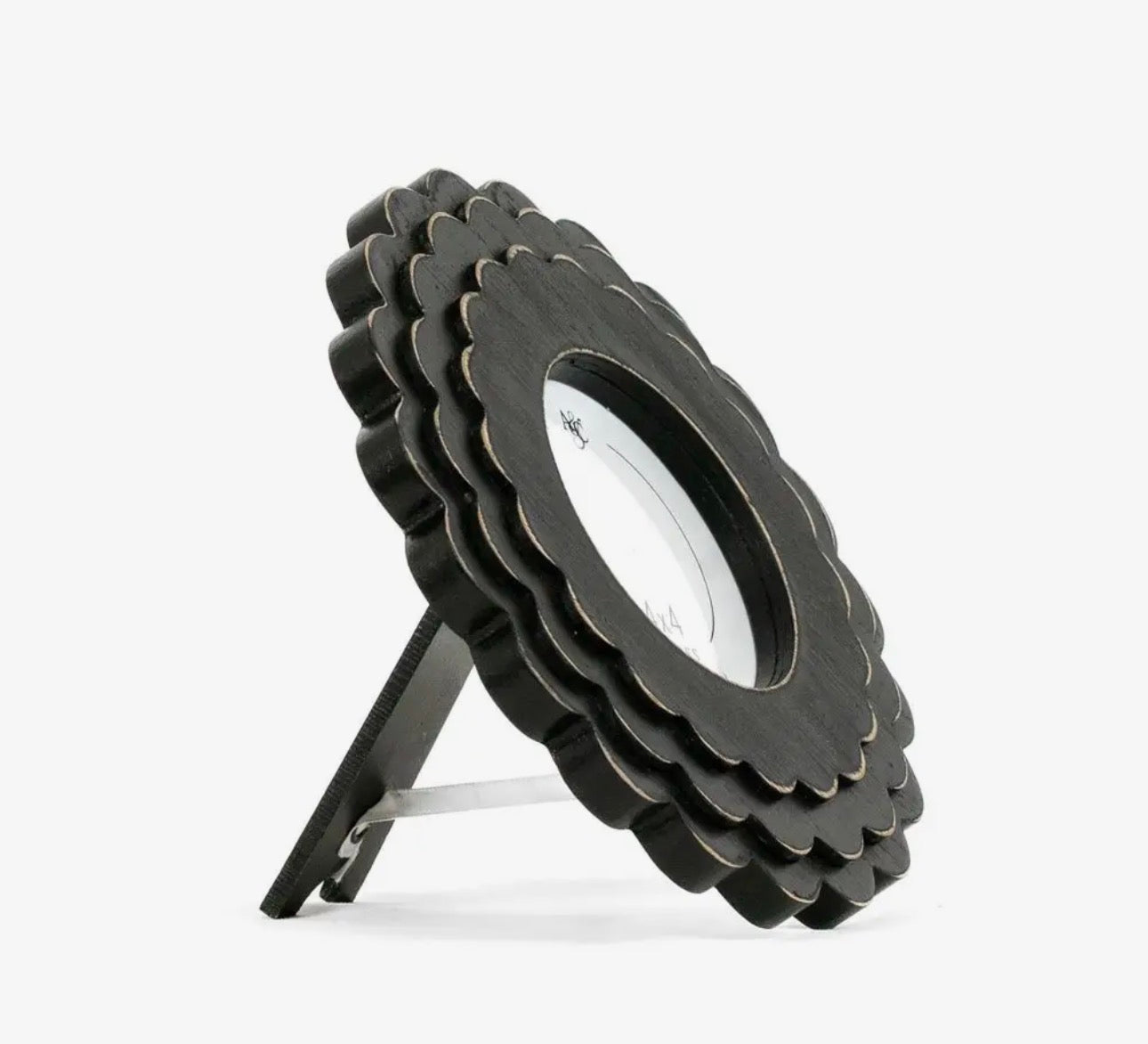 Round Scalloped Picture Frame